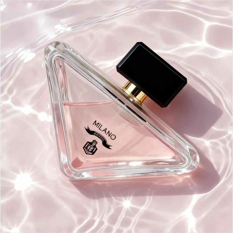 Perfume de 90 ml con aroma fresco y misterioso: capullos de azahar dulce, ámbar profundo y almizcle blanco sedoso. Fragancia duradera, ideal para una cita romántica.