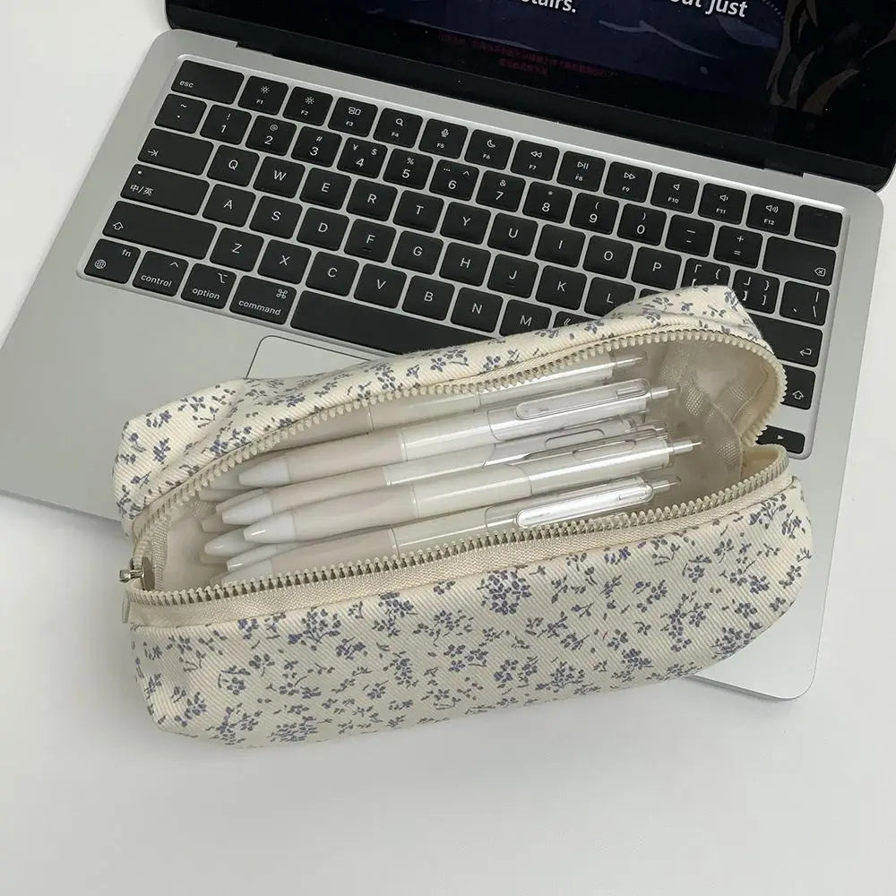 Estuche para lápices de gran capacidad con diseño floral fresco; bolsa multifuncional para guardar artículos de papelería y material escolar.
