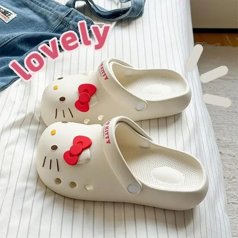 Zapatillas de plataforma antideslizantes y transpirables Hello Kitty para mujer: diseño ligero, cerrado y calado; calzado multifuncional para playa y casa.