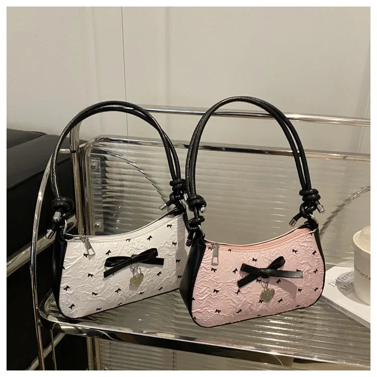 Bolso de hombro pequeño y cuadrado estilo Y2K , con diseño de lazo rosa, un accesorio versátil y moderno.