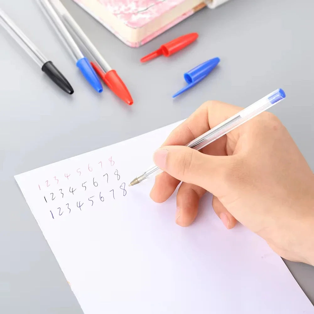 Bolígrafos de 1,0 mm (paquete de 50 o 100 unidades) en azul o negro; cuerpo de plástico. Ideales para estudiantes, regalos y material escolar u de oficina. Escritura suave y duradera.