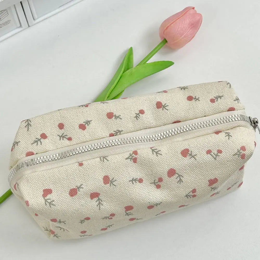 Estuche para lápices de gran capacidad con diseño floral fresco; bolsa multifuncional para guardar artículos de papelería y material escolar.