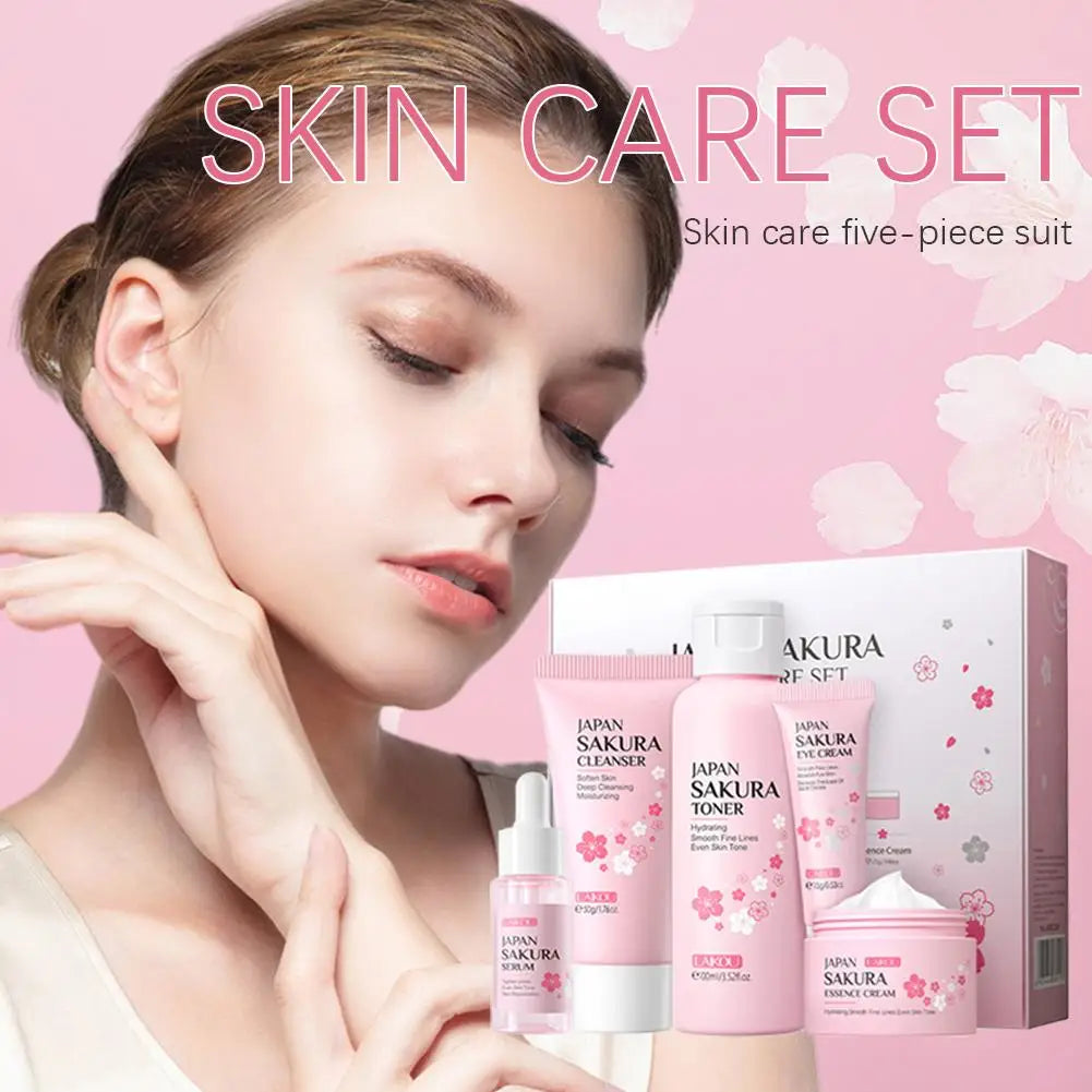 Set de 3 o 5 piezas para el cuidado de la piel con extracto de Sakura: incluye crema facial, sérum, tónico, limpiador facial, protector solar y crema para el contorno de ojos; presentado en caja de regalo.