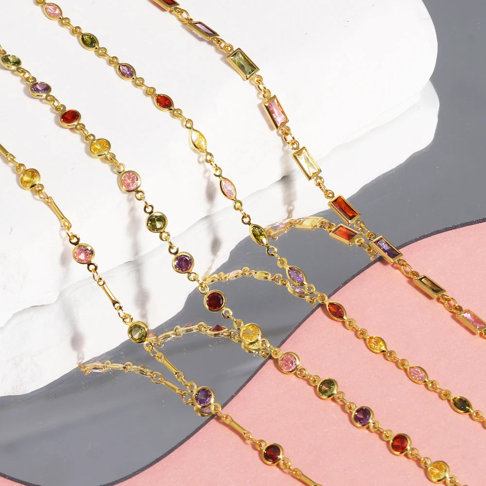 Gargantilla estilo hip hop para mujer: cadena tipo tenis con circonitas cúbicas multicolor (efecto arcoíris), acabado en tono dorado y alta calidad.