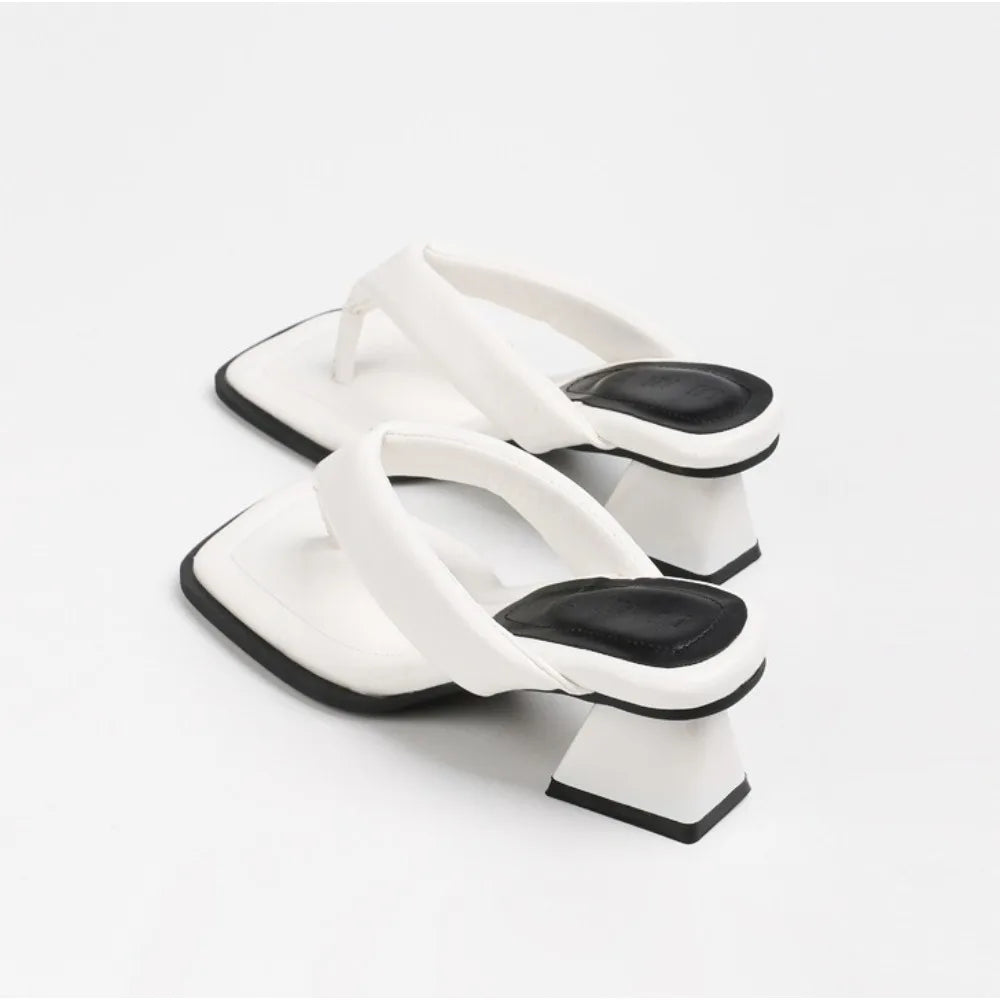 Sandalias de mujer para verano con punta cuadrada, estilo único y práctico para uso casual (estilo "niche" para quienes buscan comodidad), tipo chancla con tacón.