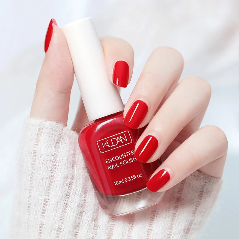 Esmalte de uñas de 10 ml a base de agua, de secado rápido y larga duración; fórmula saludable con efecto iluminador; no requiere lámpara de secado.
