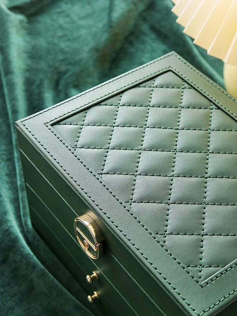 1 caja para guardar joyas (collares y pendientes); opción ideal para regalo.