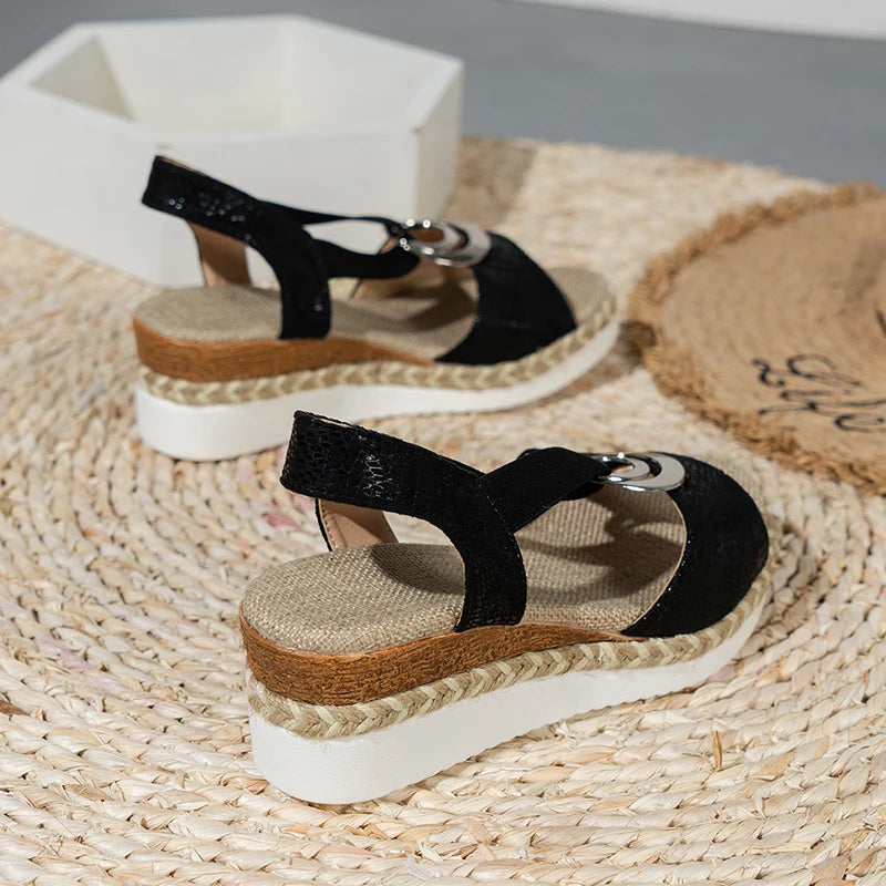 Sandalias de plataforma con estampado de serpiente para mujer : cuñas con detalle metálico, estilo gladiador, tacón medio, cómodas y casuales.
