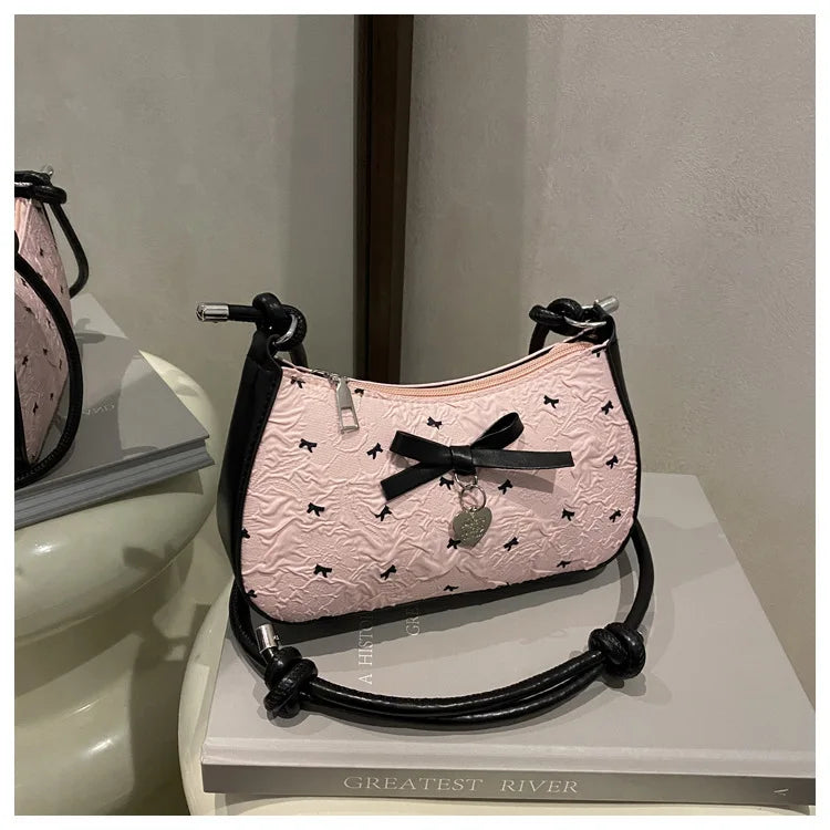 Bolso de hombro pequeño y cuadrado estilo Y2K , con diseño de lazo rosa, un accesorio versátil y moderno.