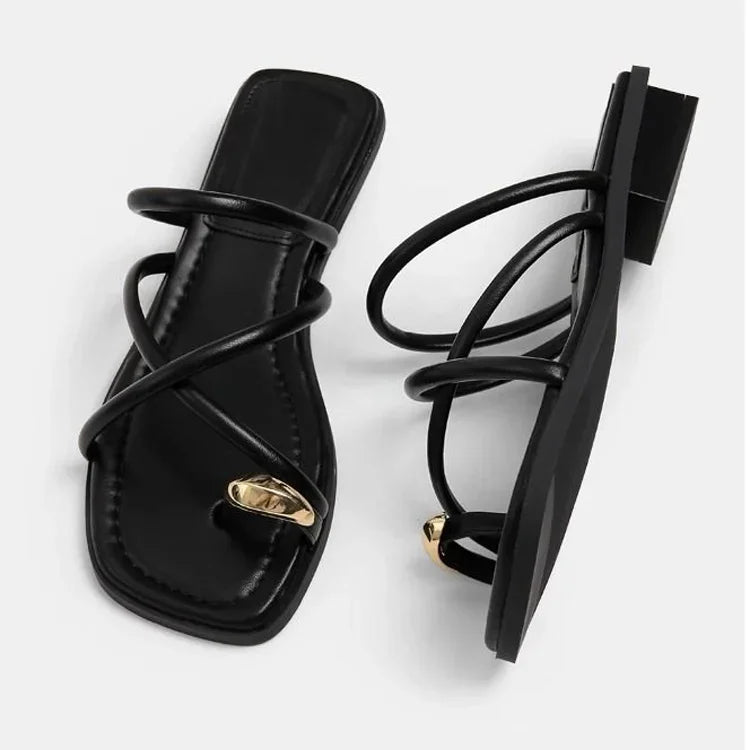 Sandalias tipo pala para mujer con tiras cruzadas y trabilla para el dedo; calzado de playa cómodo y ligero con diseño casual en color liso para el verano.