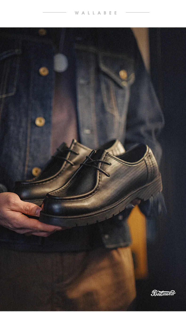 Zapatos Derby negros de estilo vintage para hombre de la marca Maden; modelo de piel con cordones, puntera redonda y diseño británico, ideales para la oficina o entornos profesionales.