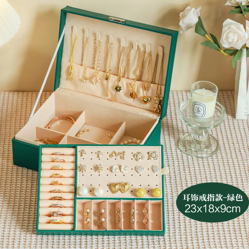 1 caja para guardar joyas (collares y pendientes); opción ideal para regalo.