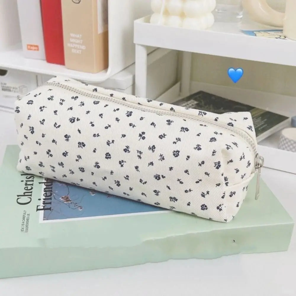 Estuche para lápices de gran capacidad con diseño floral fresco; bolsa multifuncional para guardar artículos de papelería y material escolar.