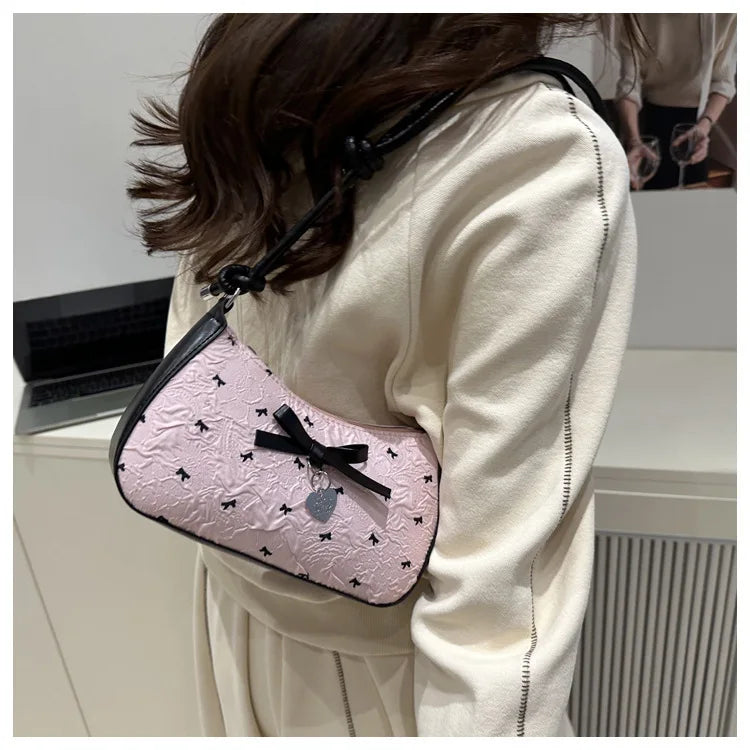 Bolso de hombro pequeño y cuadrado estilo Y2K , con diseño de lazo rosa, un accesorio versátil y moderno.